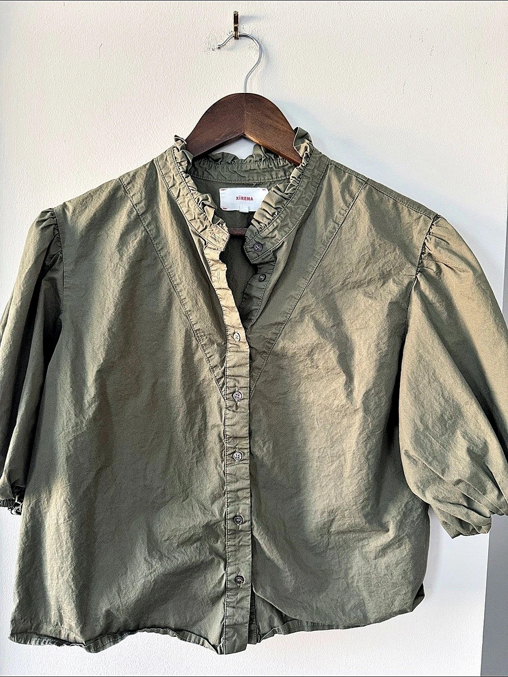 Xirena Clementine Top Ruffled Neck Blouse Green Medium